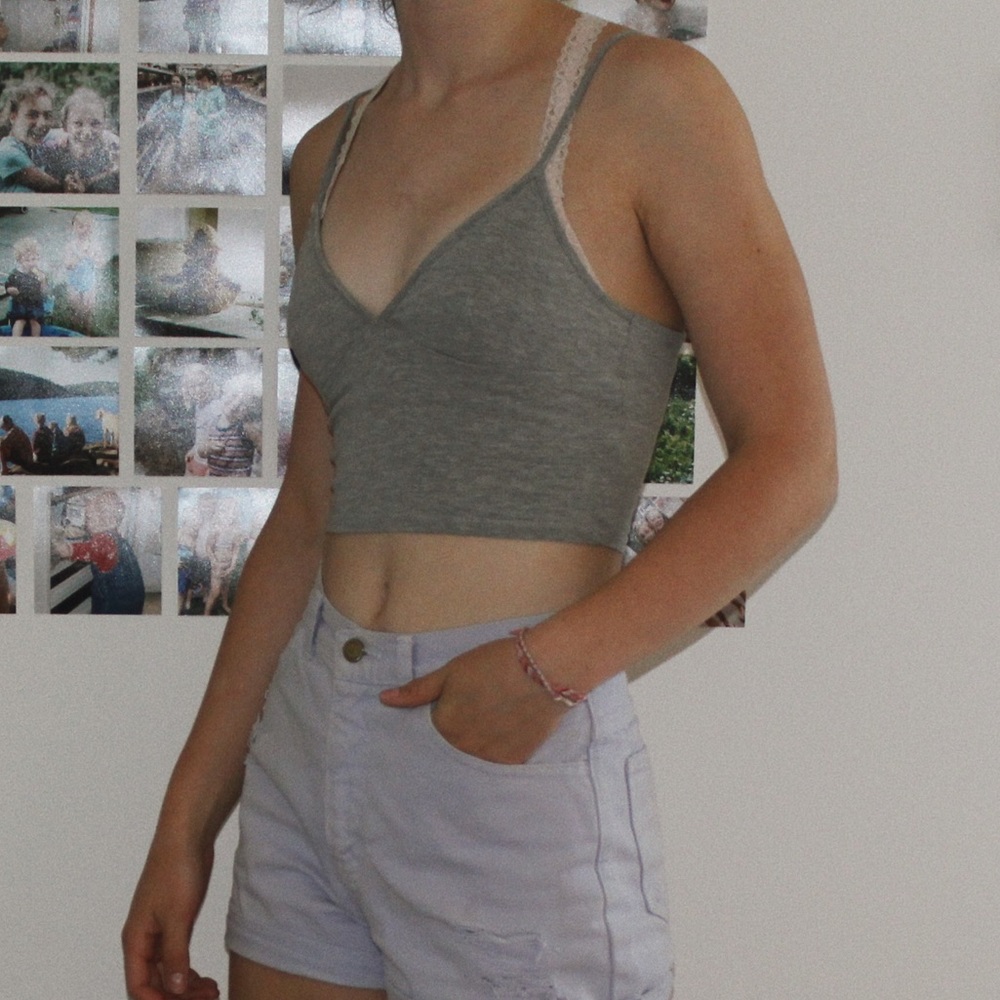 gray crop top!